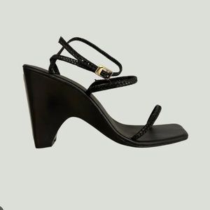 Jaggar Black Heels
